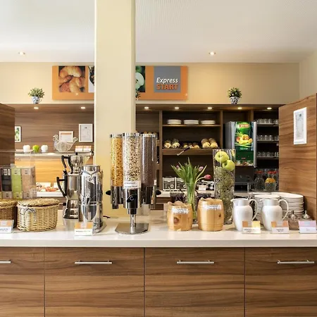 Express Centre 호텔